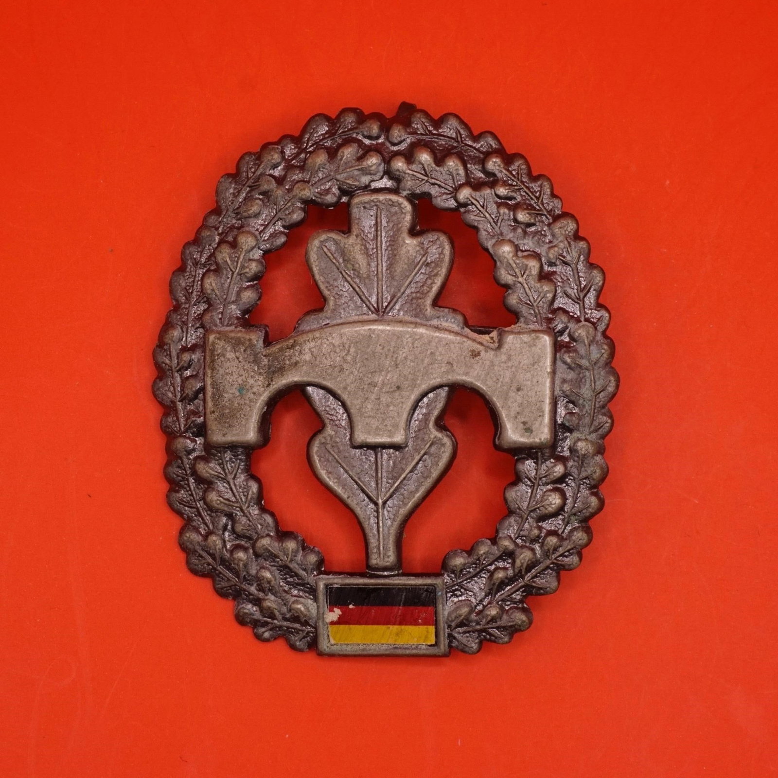 German Army Beret Cap Insignia - Pioneer Corps: Original German Army beret cap insignia badge for the Pioneer Corps, metal cockade design, good condition, authentic period piece.