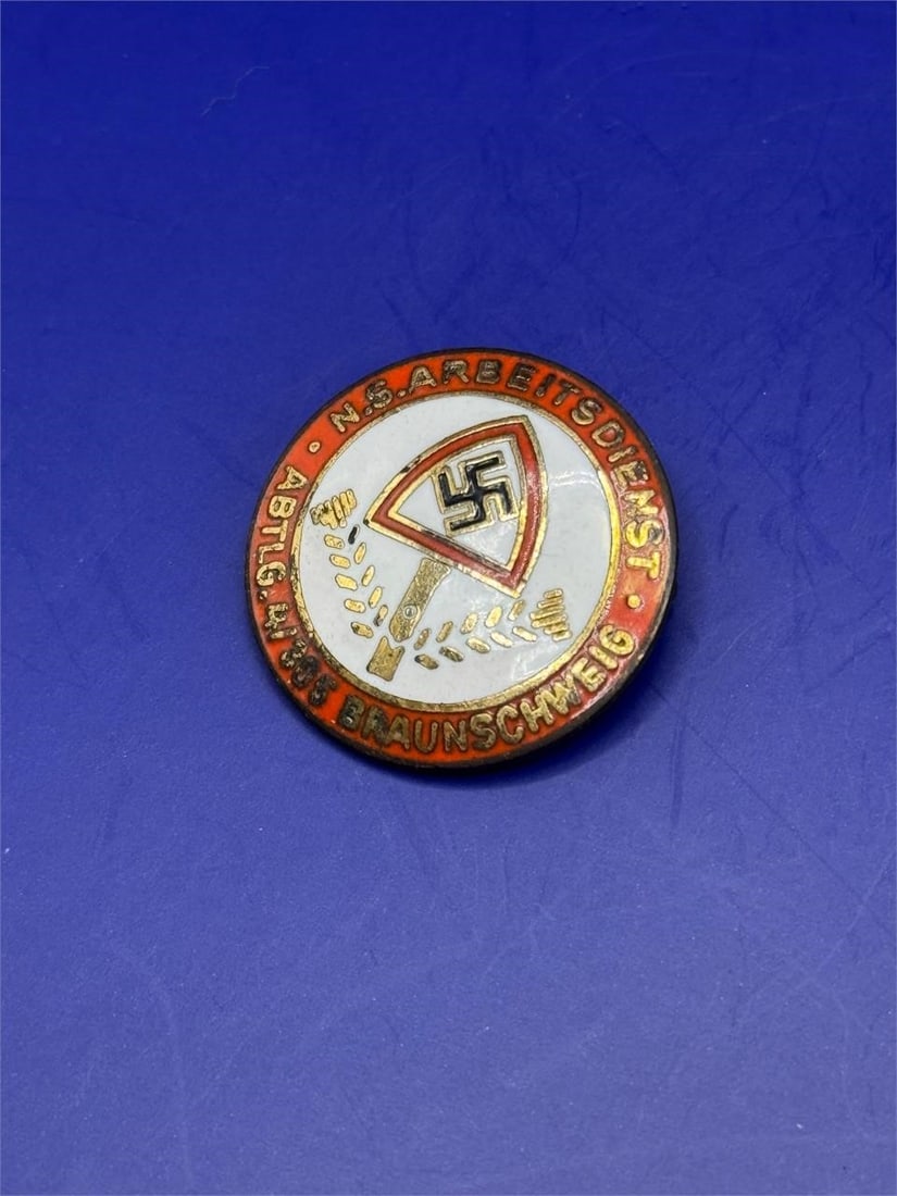 WWII German Pin: Dimensions: 1inWWII German Pin
