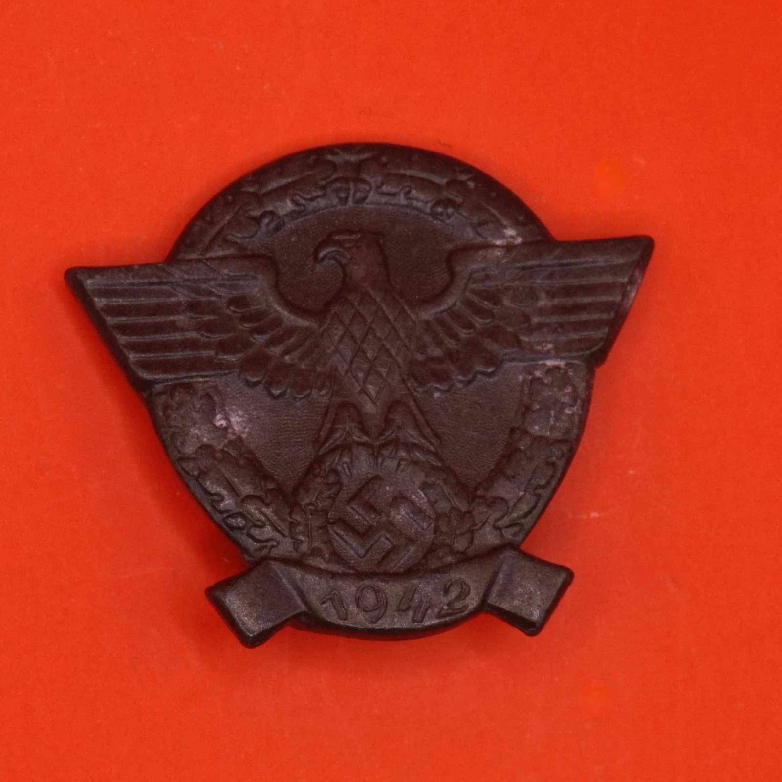 WWII German 1942 Police Donation Pin: Original 1942 German Police donation pin, pinback with hook catch, hallmarked "G1" on reverse, shows normal wear, guaranteed authentic.