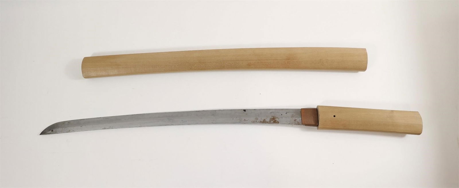 Japanese Mumei Wakizashi, Edo Period: Katana - Japan - Gunomemidare Wakizashi in Shirasaya, Edo period mumeiSignature : Mumei (Unsigned)Nagasa : 450mm (17.72 in.)Sori : 8mm (0.31 in.)Motohaba : 29mm (1.14 in.)Sakihaba : 20.2mm (0.80