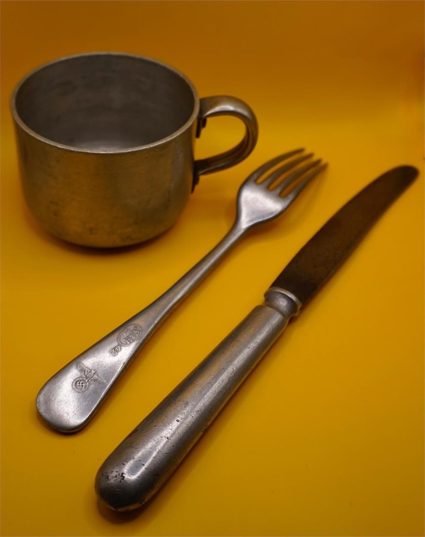 WWII German Wehrmacht Mess Kit Set: escription: Original WWII German Wehrmacht mess kit utensils set, including fork, knife, and cup. Period military issue, good condition, authentic collector's item.