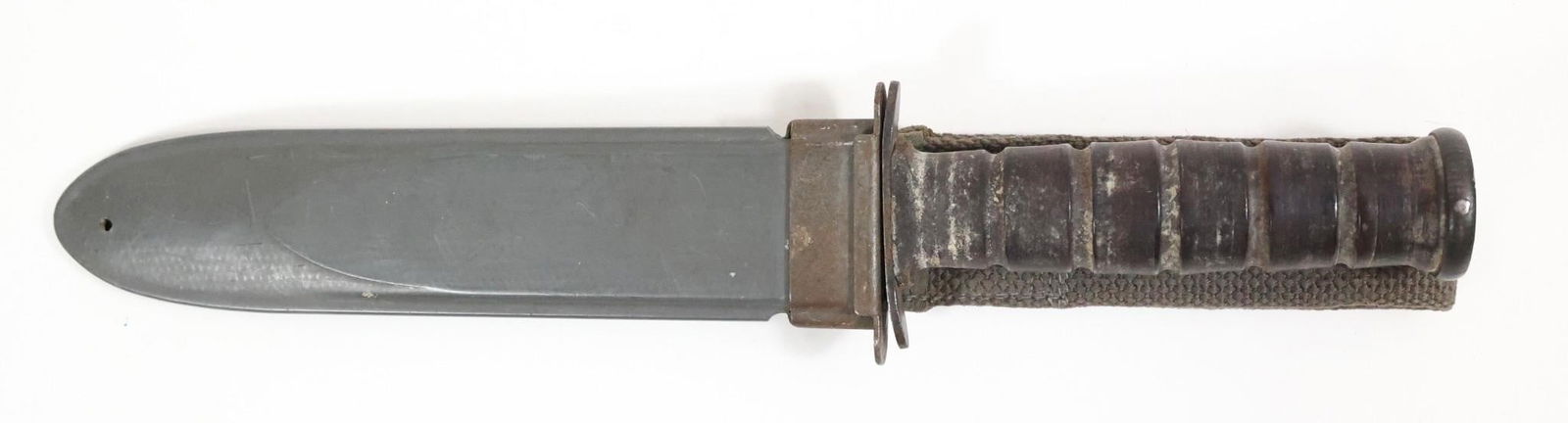 US Navy MK2 Fighting Knife - Robeson Cutlery Co.: Original US Navy MK2 fighting knife by Robeson Cutlery Co., excellent mint condition blade with minor discoloration, R.C.C. and USN MK2 stamped hand guard, scabbard also stamped USN MK2.