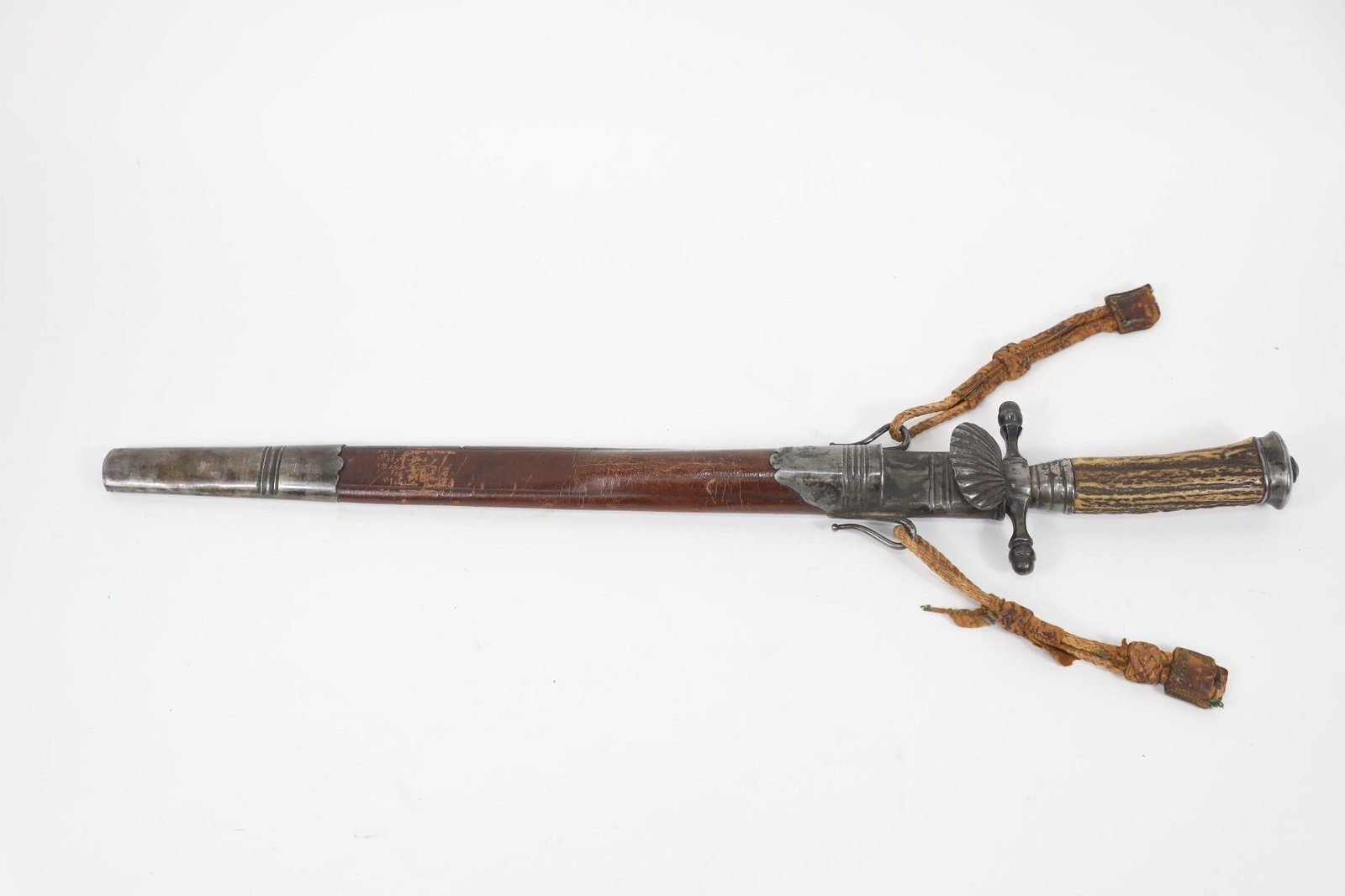 1850 GERMAN HIRSCHFAENGER HUNTING DAGGER: A GERMAN HIRSCHFAENGER HUNTING DAGGER, 1850teel pommel, cross guard, and langet with stag horn grip, straight wide fullered single-edged blade, stitched brown leather scabbard with steel chape and