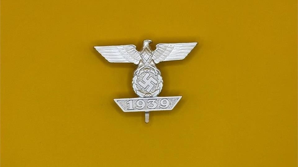 1939 Iron Cross 1st Class Clasp - Wehrmacht: The 1939 Clasp to the Iron Cross 1st Class was reintroduced on 1 September 1939 for holders of the 1914 Iron Cross who again earned the decoration during World War II, marking a repeat award for