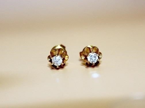 18K 0.6ct Diamond Stud Earrings - 2