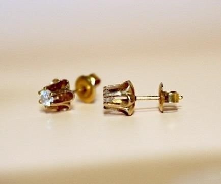 18K 0.6ct Diamond Stud Earrings - 3