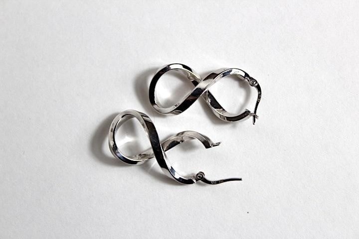 14K White Gold Earrings: Used Twisted infinity hoop earrings.Weight: 2.19 g