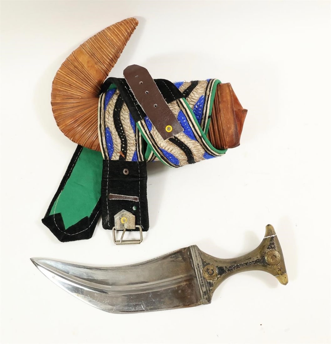 Antique Yemeni Jambiya Dagger w/ Scabbard & Belt: Antique Yemeni Jambiya dagger with a horn handle and a mounted scabbard and belt .