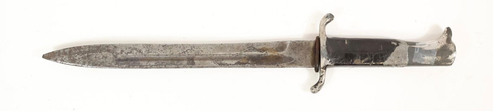 WWII German E. Pack & Sohne Solingen Bayonet: E. Pack & Sohne of Solingen . This is a standard Army dress/parade type bayonet and bears the maker's mark, 14 1/2". 9 3/4" blade.