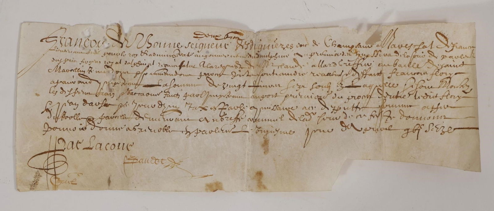 17th C. French Manuscript Document: Ancient handwritten manuscript leaf, a period-original item - 1 single leaf. 17th century.Ancien Régime - French monarchyThe cursive handwriting, the editorial structure, the ligatures, the use of
