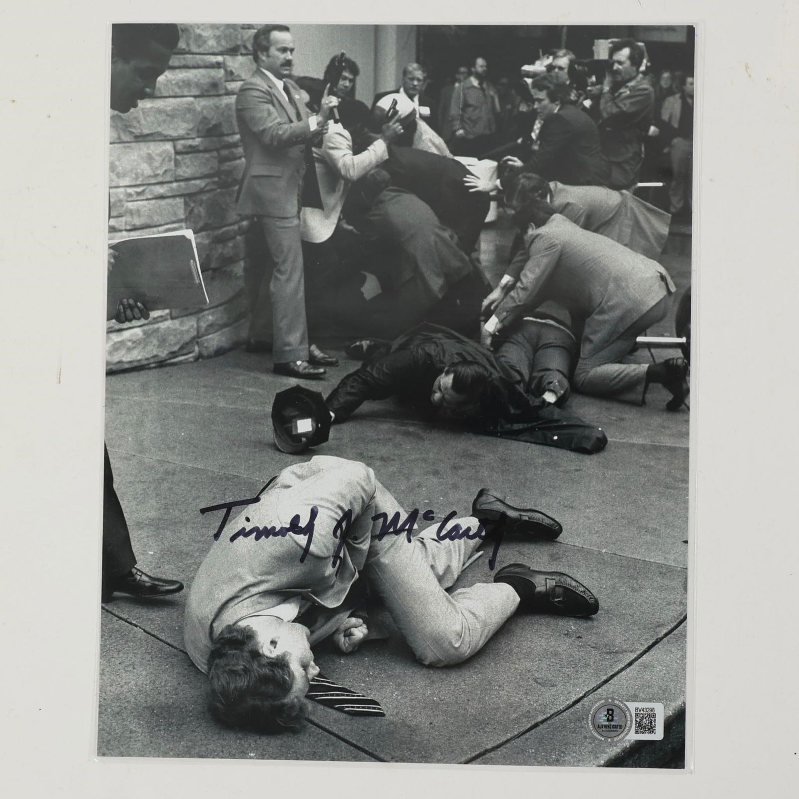 Timothy J. McCarthy Signed Photo 1981: Reagan Assasination Attempt 1981 - Timothy J. McCarthy - Signed in person w/ Beckett Holo COATimothy J. McCarthy (U.S. Secret Service special agent shot during the attempted of former President