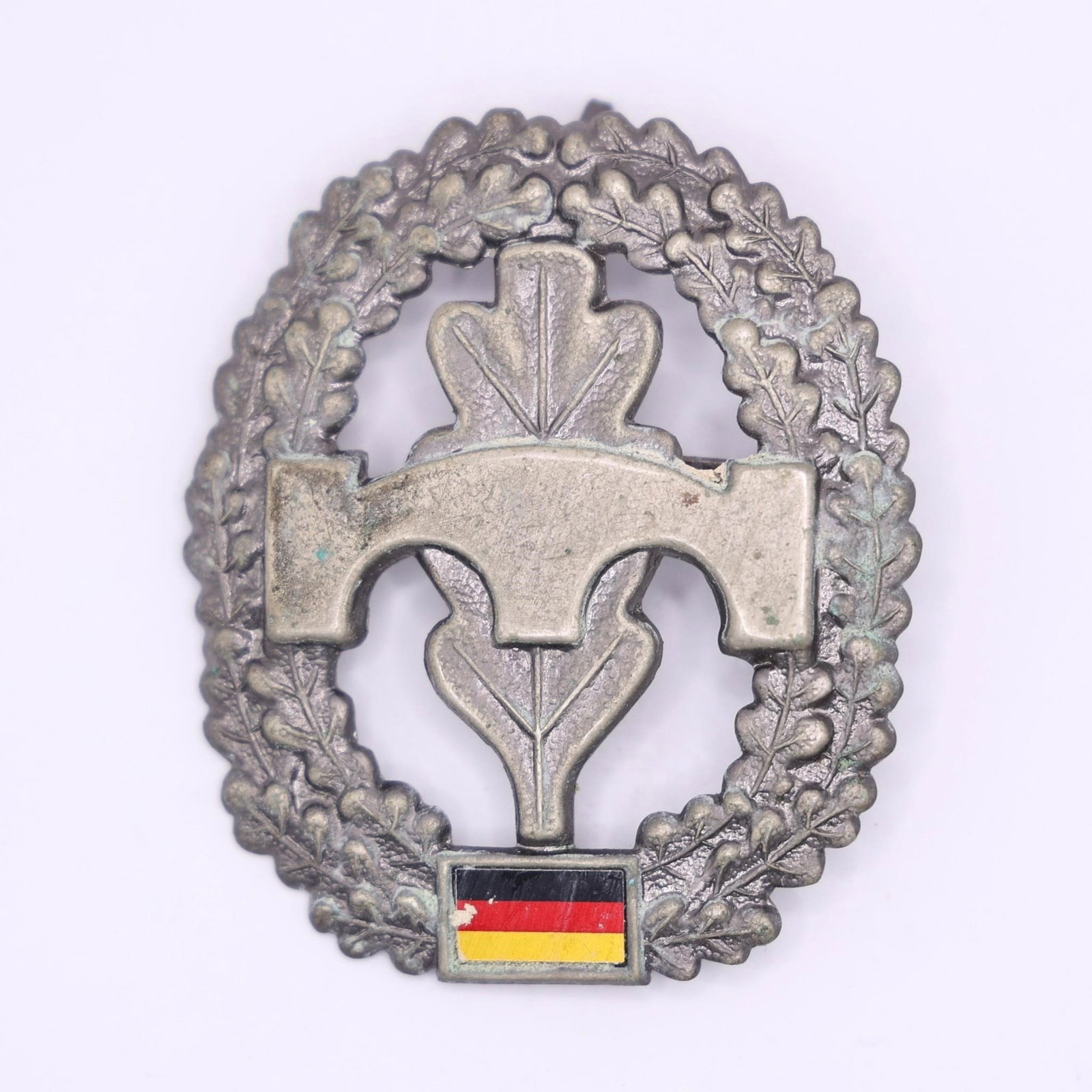 German Army Beret Cap Insignia - Pioneer Corps: Original German Army beret cap insignia badge for the Pioneer Corps, metal cockade design, good condition, authentic period piece.