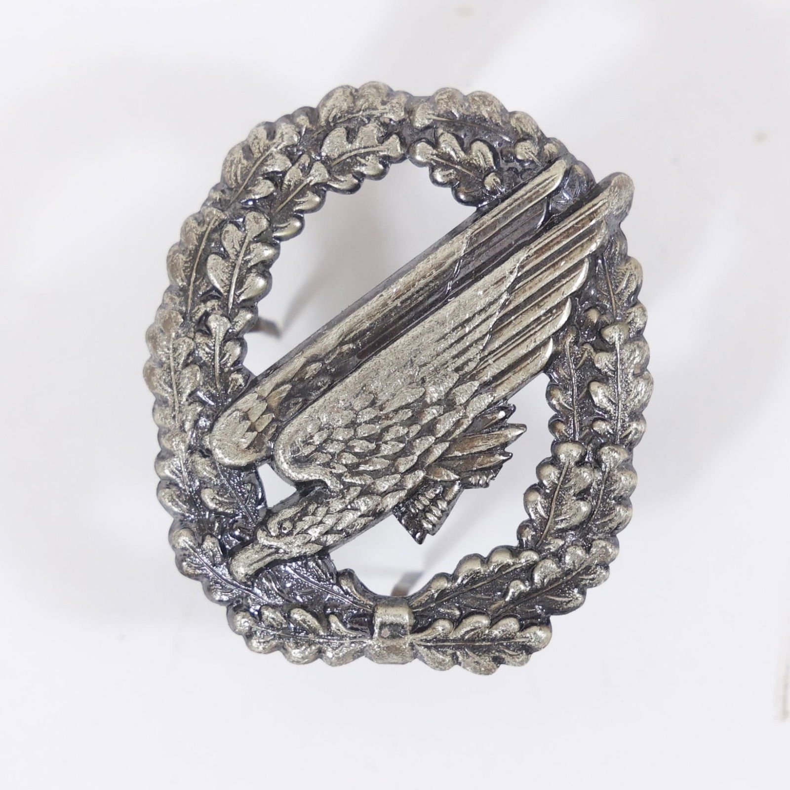 Early German Bundeswehr Paratrooper Badge 4 Prong: Early four-prong construction German Bundeswehr Paratrooper Badge, dating to the late 1950s to early 1960s period. Measures approximately 2.25 inches in height by 1.5 inches in width.