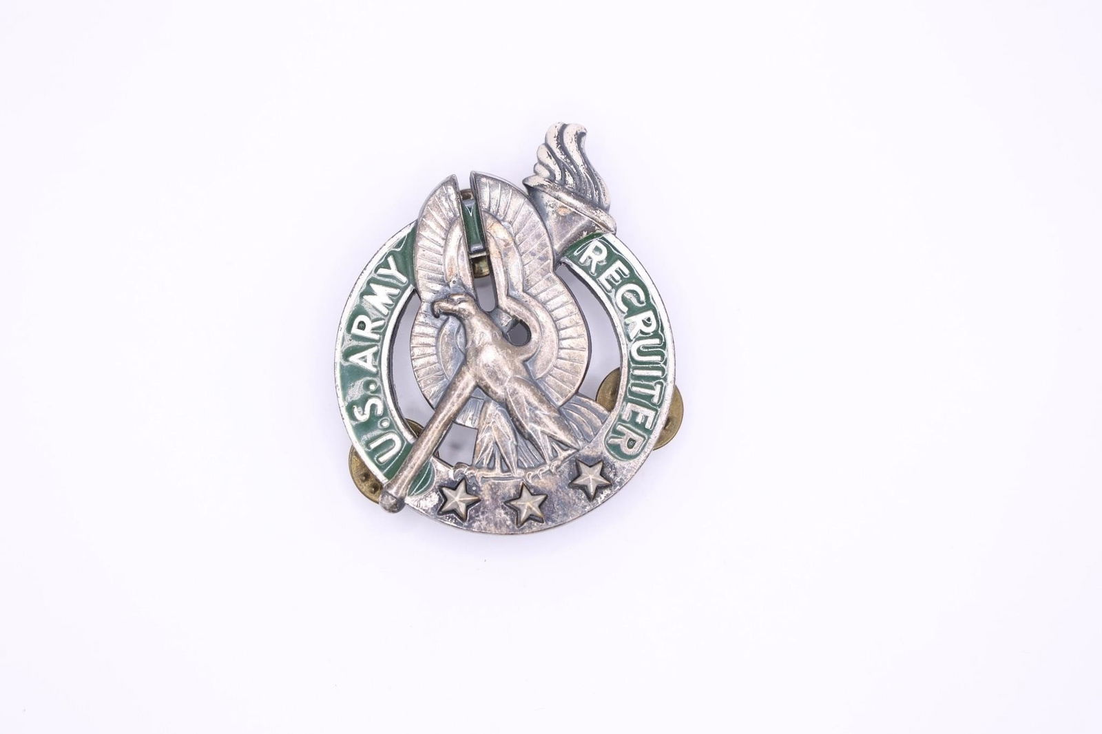 US Army Basic Recruiter Id Badge: U.S. Army Basic Recruiter Identification Badge. It is a silver crest presented to active and reserve Army personnel assigned to the U.S. Army Recruiting Command (USAREC). The badge features a detailed