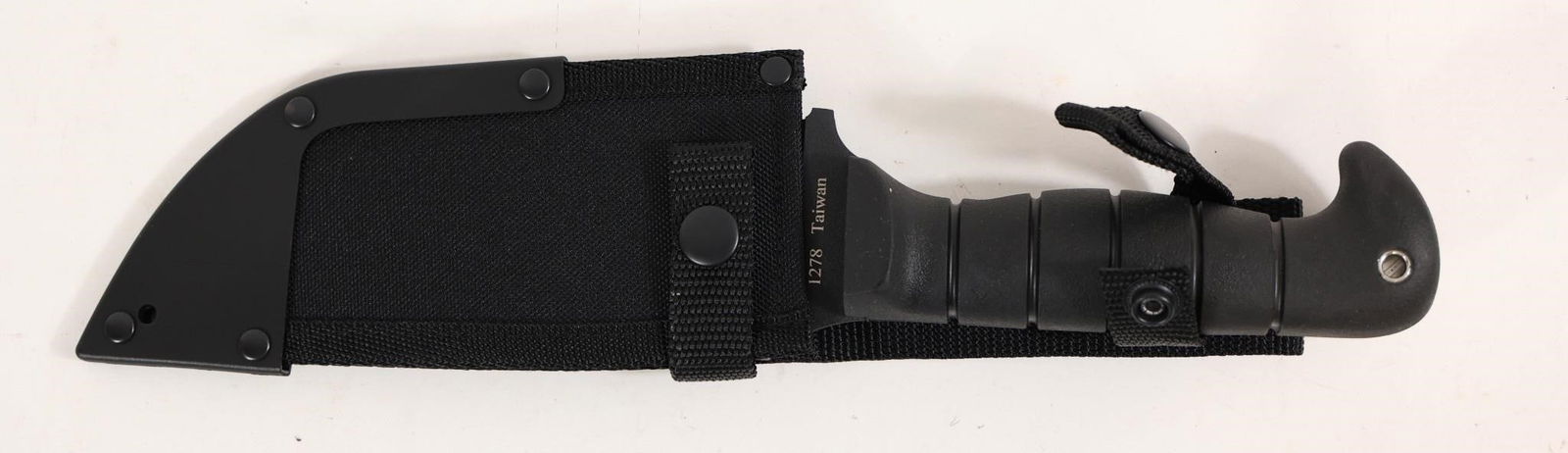 Ka-bar 1278 Heavy Duty Warthog 12.25" Fixed Knife: This Ka-bar 1278 Heavy Duty Warthog 12.25" Fixed Knife Is Built For The Toughest Tasks, Pairing A Robust 1085 Carbon Steel Blade With A Hollow Grind And 20 Degree Edge Angles For Reliable Cutting