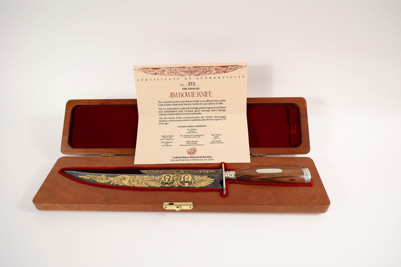 Jim Bowie Resin Bowie Vidalia Sandbar Fight Knife: The "Jim Bowie Resin Bowie Vidalia Sandbar Fight Knife" refers to commemorative or replica knives honoring the legendary 1827 fight where Jim Bowie used a large butcher-style blade to survive, though
