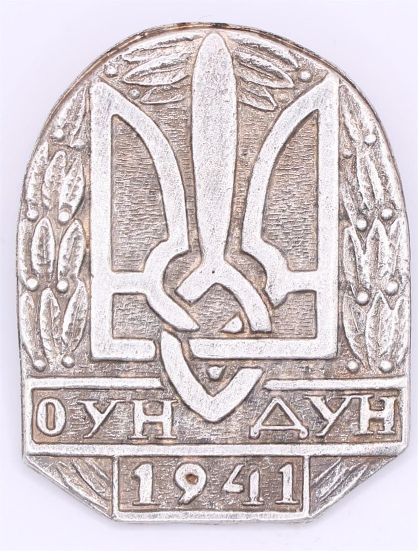 WWII Ukrainian OUN and DUN Organization Patch: This is a badge of the Organization of Ukrainian Nationalists (OUN) and the Ukrainian Nationalist Squadron (DUN) from 1941. The badge features the Ukrainian coat of arms, the Tryzub (trident).The text