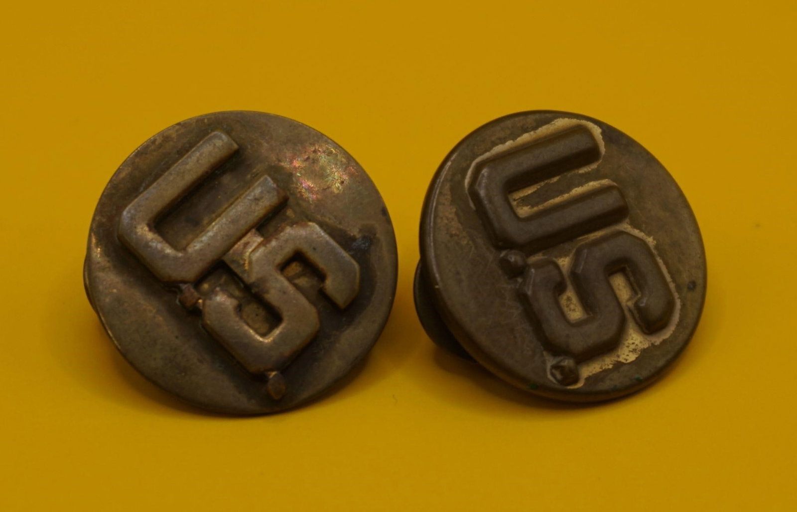 WWII Vintage US Army Collar Insignia: These are vintage US Army enlisted man's US collar insignia, from the World War II era. Type: Military uniform collar brass. Designation: The US insignia was worn on the right side of the collar,