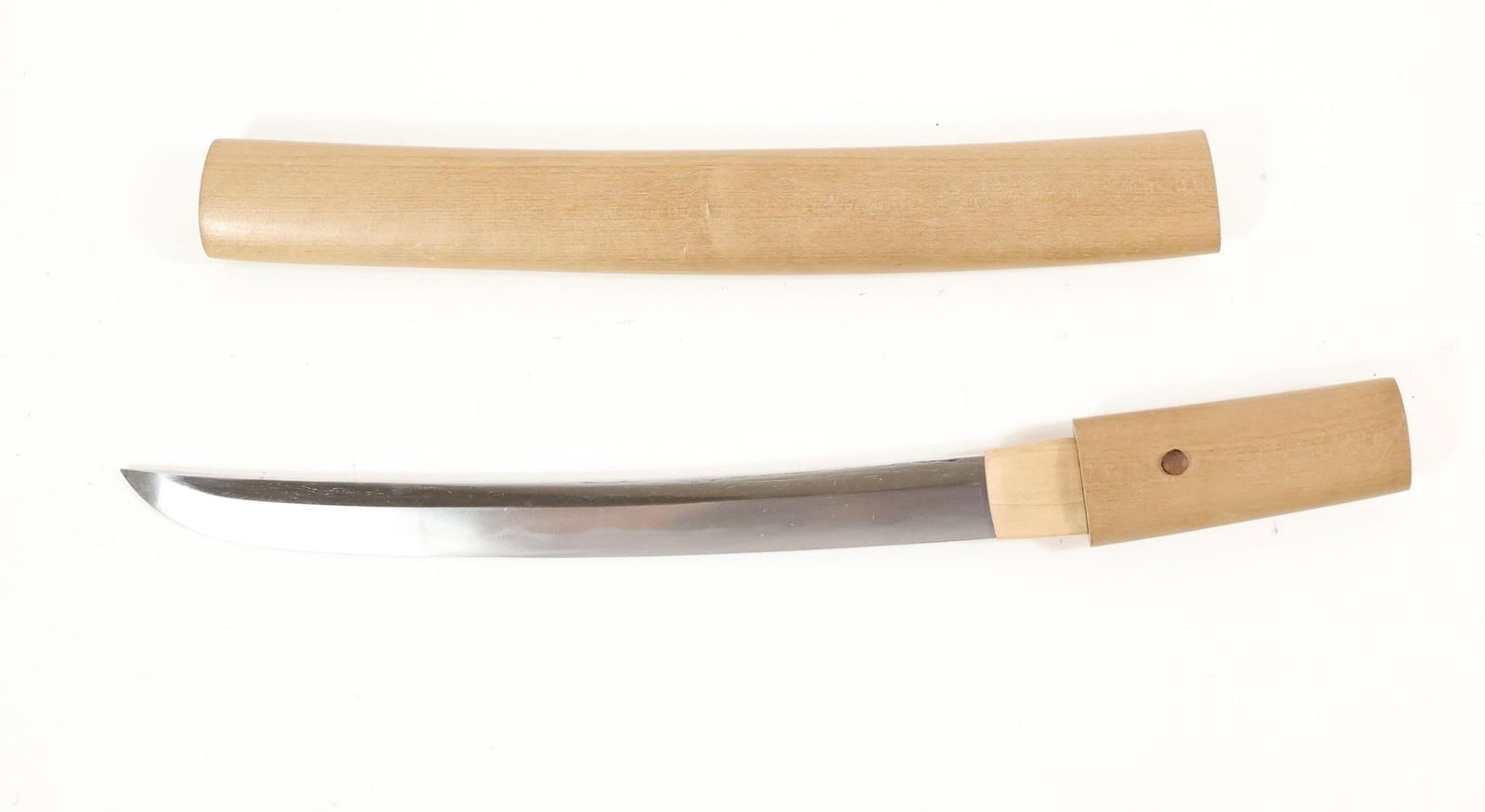 Tamahagane Tanto White Sheath Edo Period Japan: Katana - Tamahagane Steel - Tanto w/White Sheath : A6-284 - Japan - Edo Period (1600-1868)TOTAL Length : 37 cmBlade length : 24.4 cmCurve : 0.4 cmMotohaba : 2.4 cmMotogasane x Sakigasane : 0.50.4