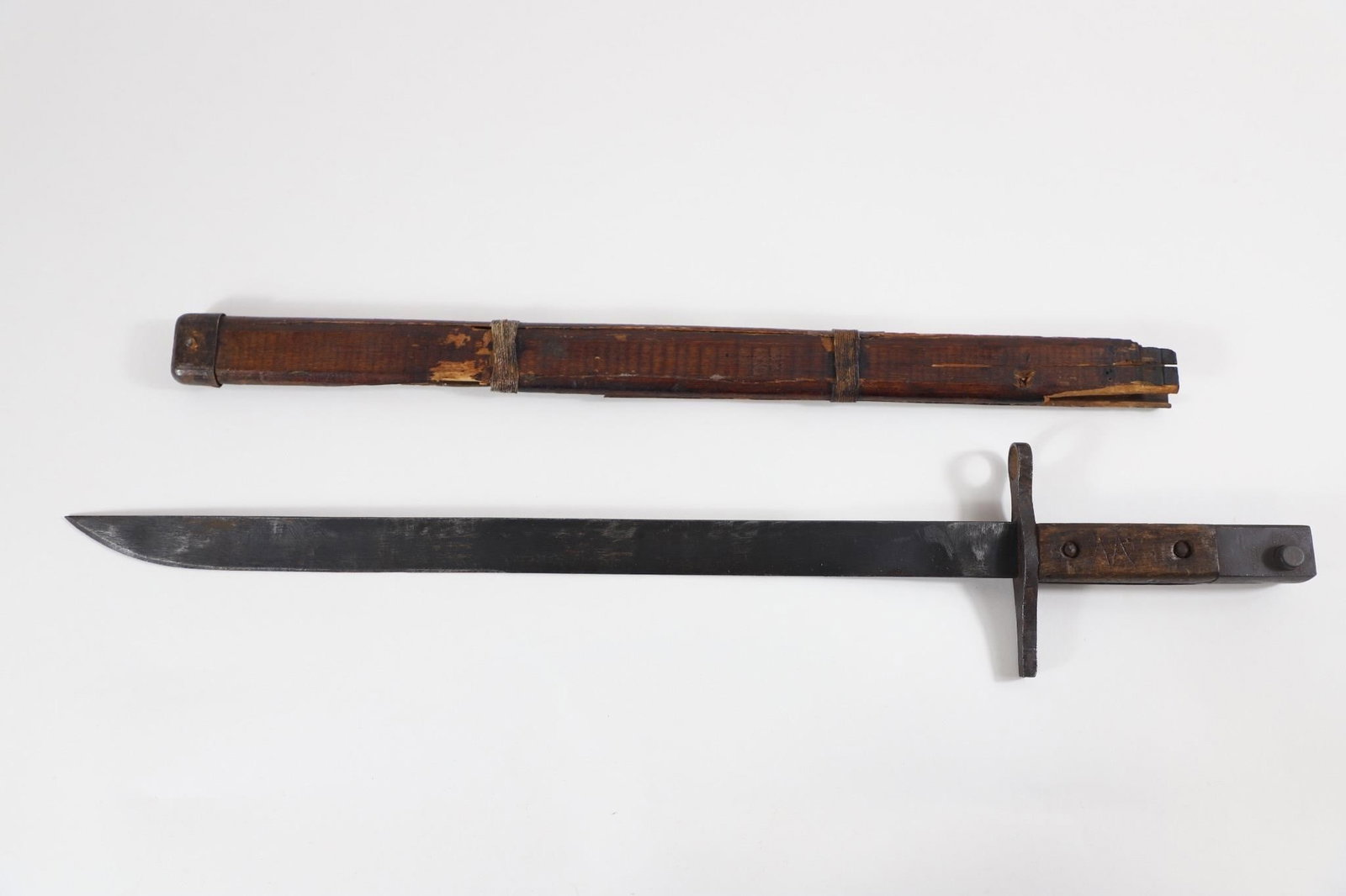 WWII Japanese Last Ditch Type 30 Bayonet Jinsen: Bayonet produced at the Jinsen Arsenal in Korea under Japanese military supervision during the occupation period, featuring approximately 15.5-inch blade and 20.5-inch overall length, part of small