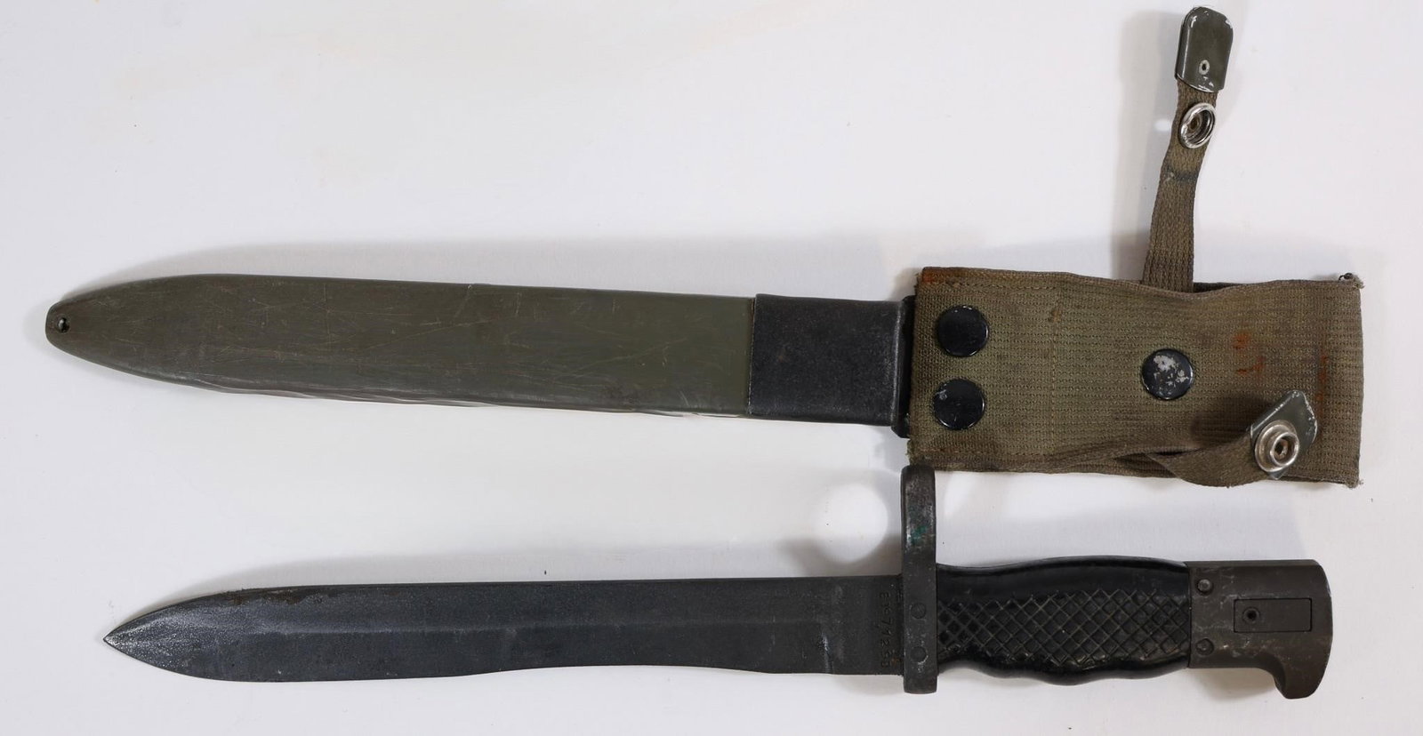 Spanish Military Bayonet w/ Scabbard (1 of 8)