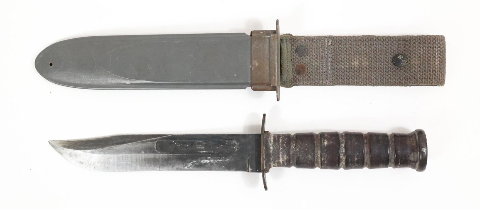 US Navy MK2 Fighting Knife - Robeson Cutlery Co.: U.S. Navy MK2 Fighting Knife - Robeson Cutlery Co.Original US Navy MK2 fighting knife by Robeson Cutlery Co., excellent mint condition blade with minor discoloration, R.C.C. and USN MK2 stamped hand