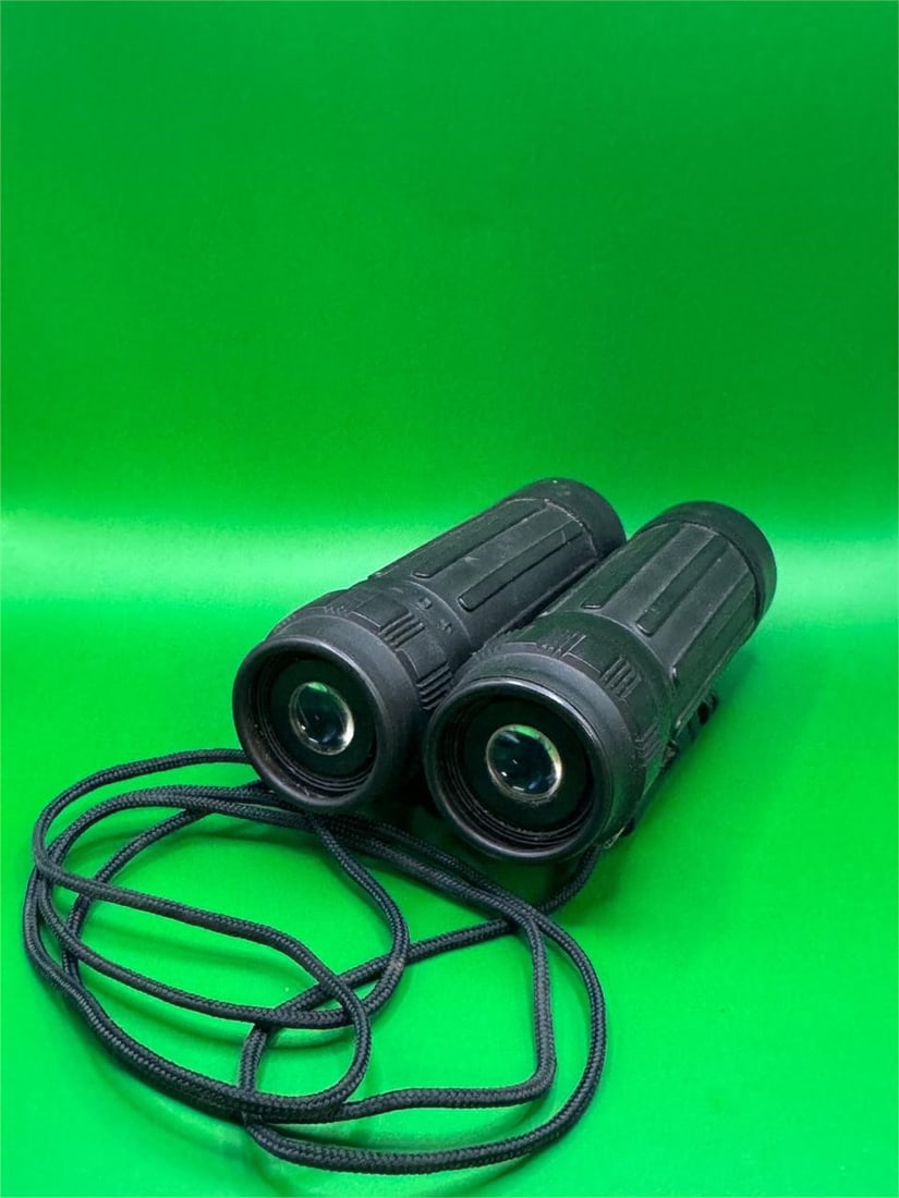 Tasco Binoculars: Tasco 10x25 Essentials Binoculars294FT/ 1000YDS98M/1000M#168RBGood ConditionApproximate Dimensions: 5 x 5