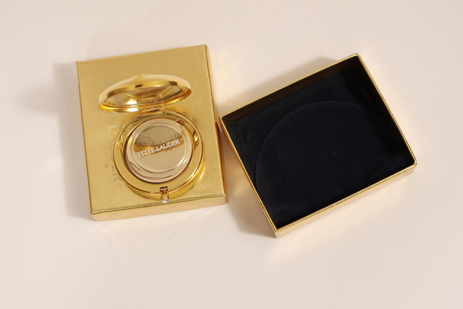 Estée Lauder Perfect Timing Compact Clock - 2