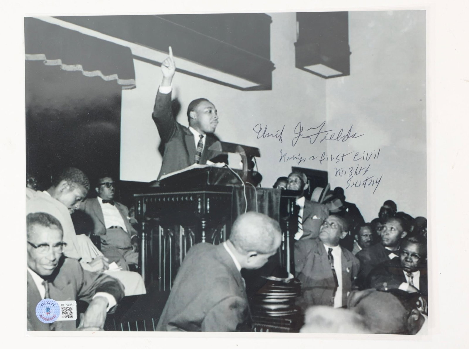 Uriah J. Fields Civil Rights Signed Photo: Martin Luther King - Uriah Fields (Civil Rights Pioneer) - Signed in person w/ Beckett COA - 2024Uriah J. Fields hand signed 25.5 x 20 cm photo.Expertise by Beckett with its unique QRcode number which