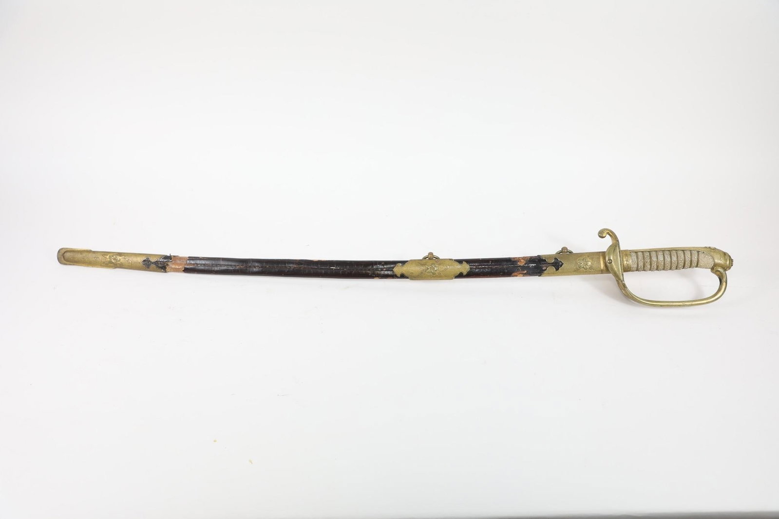 WWII Kyu-Gunto Japanese Naval Officer's Saber (1 of 19)