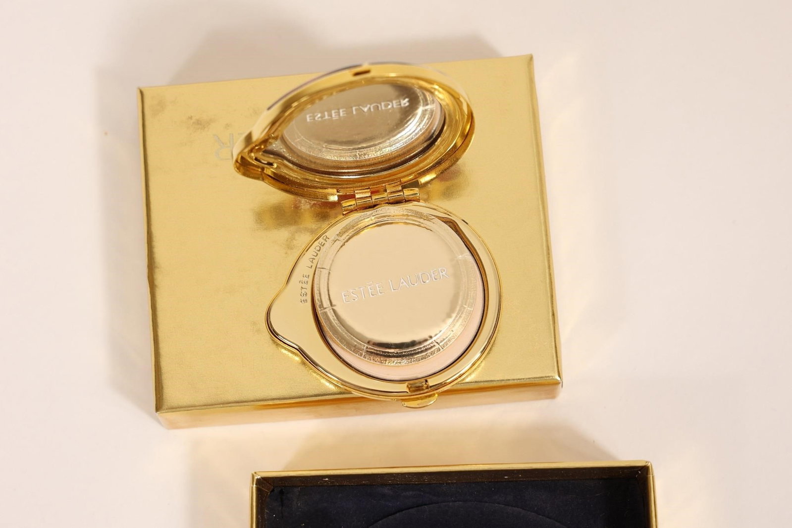 2001 Estée Lauder Lucky Ladybug Compact - 2