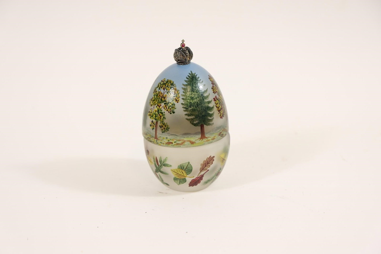 Fabergé Autumn Egg: Collectible Theo Fabergé "Autumn" egg from the St. Petersburg Collection; finely crafted with rich seasonal detailing and elegant design inspired by classic Fabergé artistry, making it a desirable