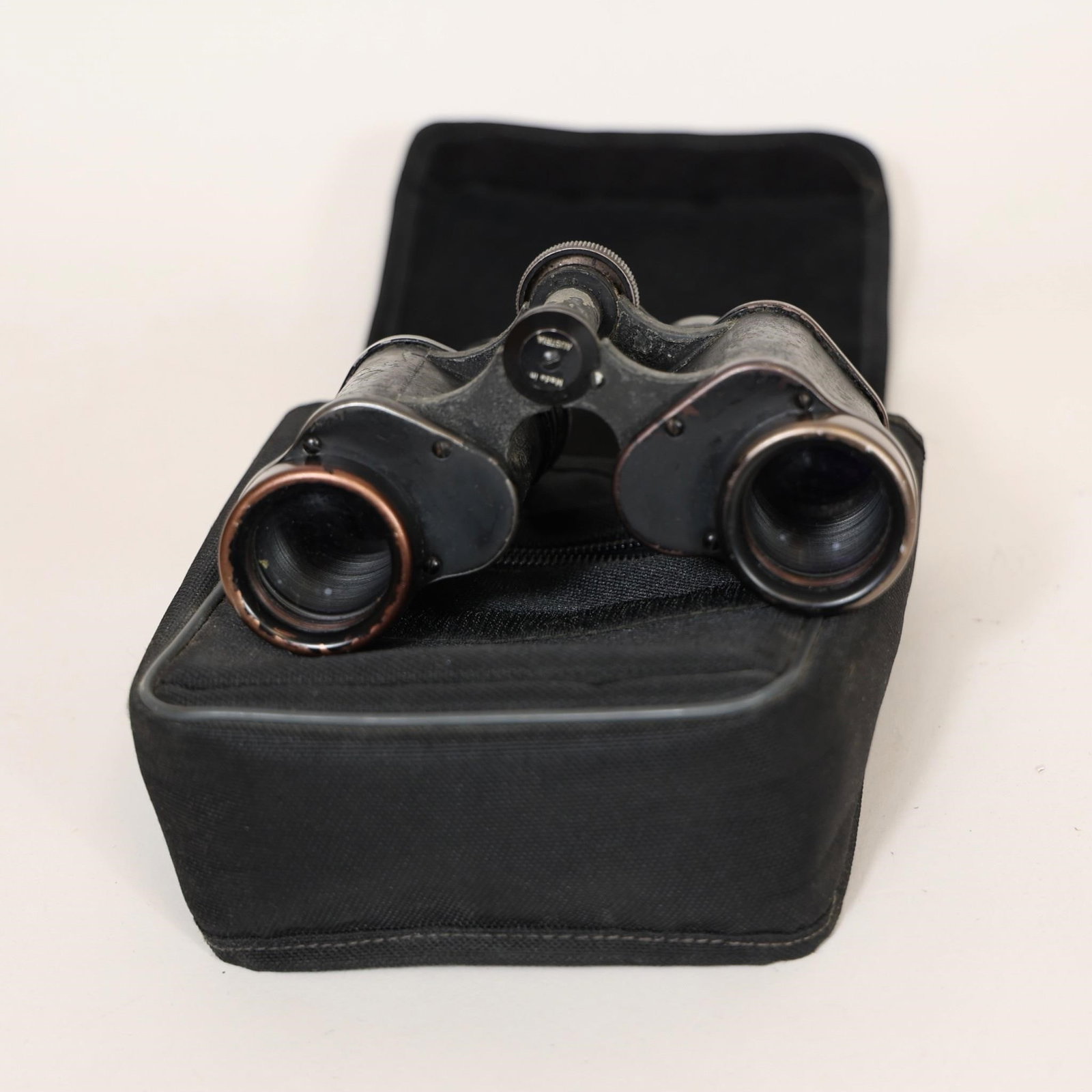 Vintage Swarovski Habicht 8x30 Binoculars: The image shows vintage Swarovski Habicht 8x30 binoculars, known for their excellent Austrian craftsmanship and high-quality optical performance. This compact and durable model is highly regarded for