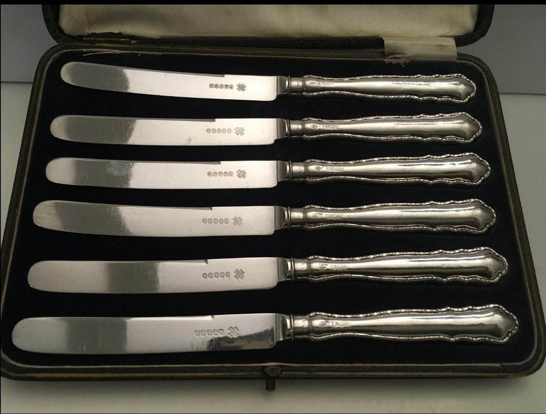 Edwardian cased silver Handled Set of Tea Knives (1 of 9)