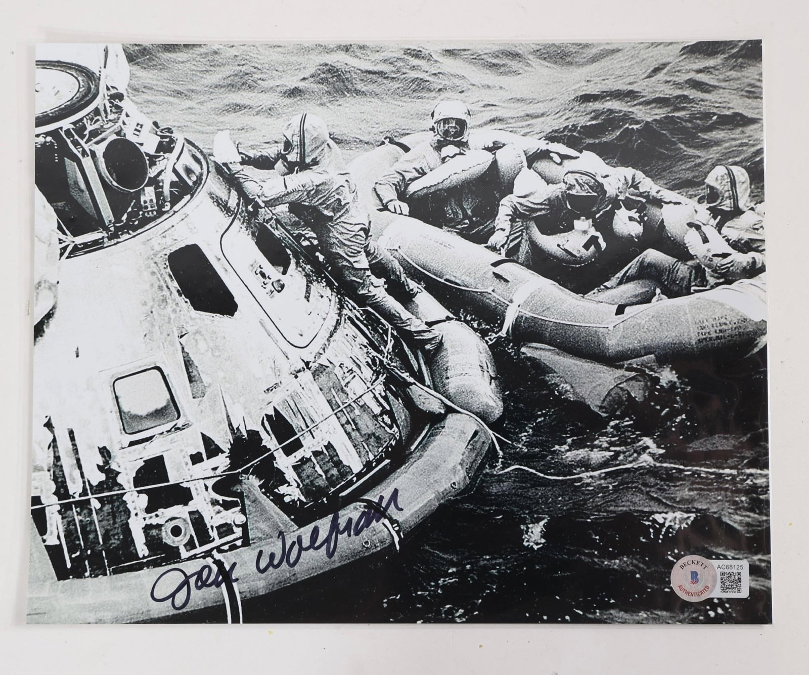John Wolfram Apollo 11 Signed Photo: NASA Apollo 11 Recovery Navy - John Wolfram - Signed in person w/ Beckett COA - 2024John Wolfram hand signed 25.5 x 20 cm photo.Expertise by Beckett with its unique QRcode number which is affixed to t