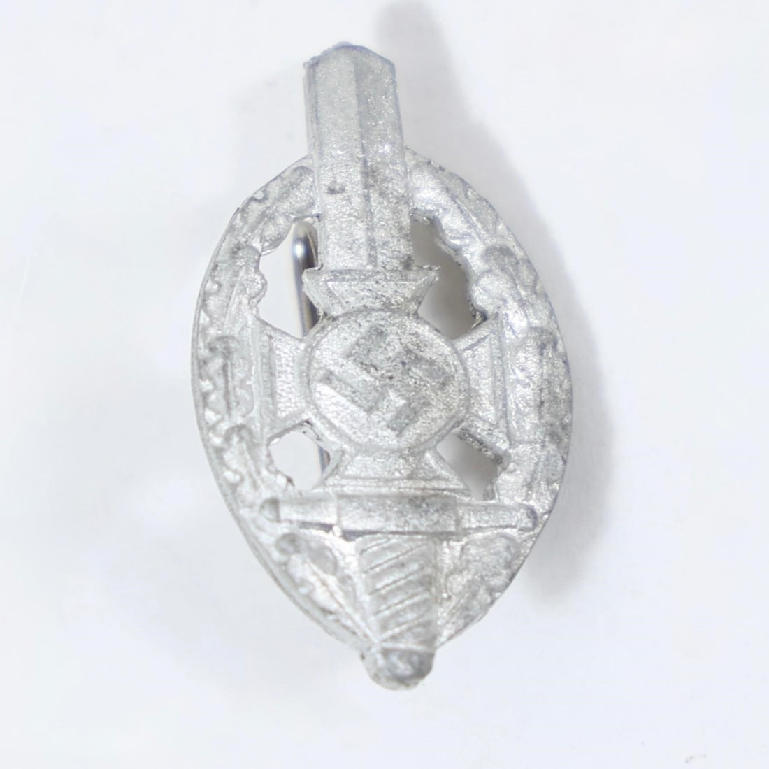 Third Reich NSKOV Member Badge: This item is a collectible Third Reich NSKOV (Nationalsozialistische Kriegsopferversorgung) member badge.