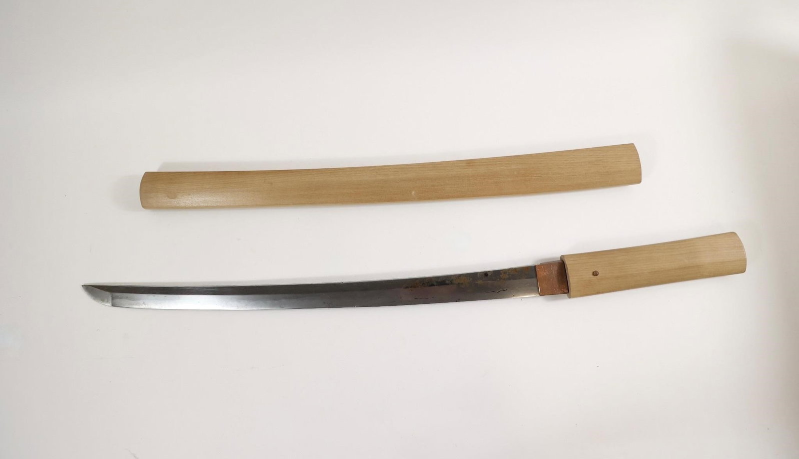 Japanese Mumei Wakizashi, Edo Period: Katana - Japan - Gunomemidare Wakizashi in Shirasaya, Edo period mumeiSignature : Mumei (Unsigned)Nagasa : 450mm (17.72 in.)Sori : 8mm (0.31 in.)Motohaba : 29mm (1.14 in.)Sakihaba : 20.2mm (0.80