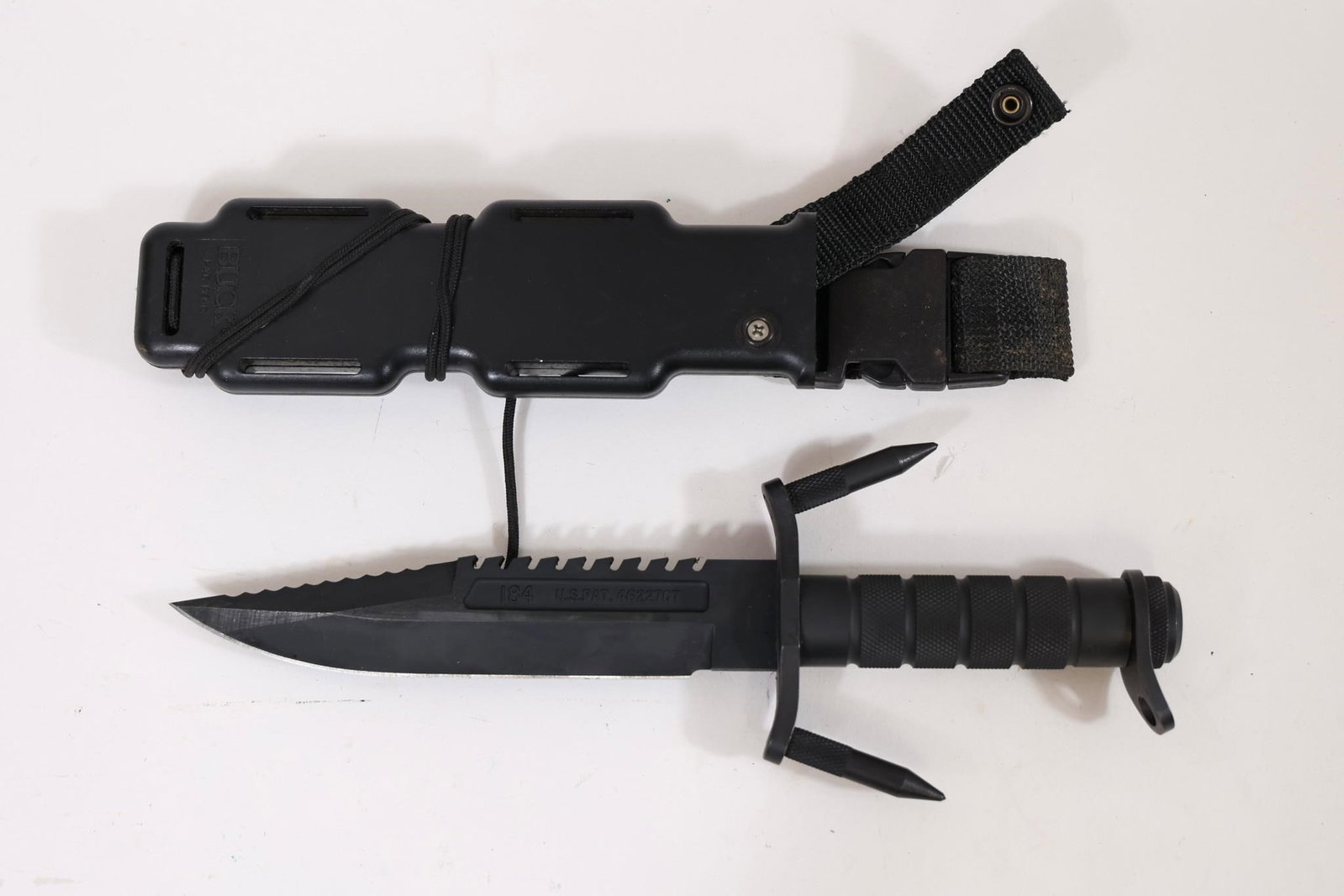 Buckmaster 184 Fixed Blade Fighting Knife (1 of 3)
