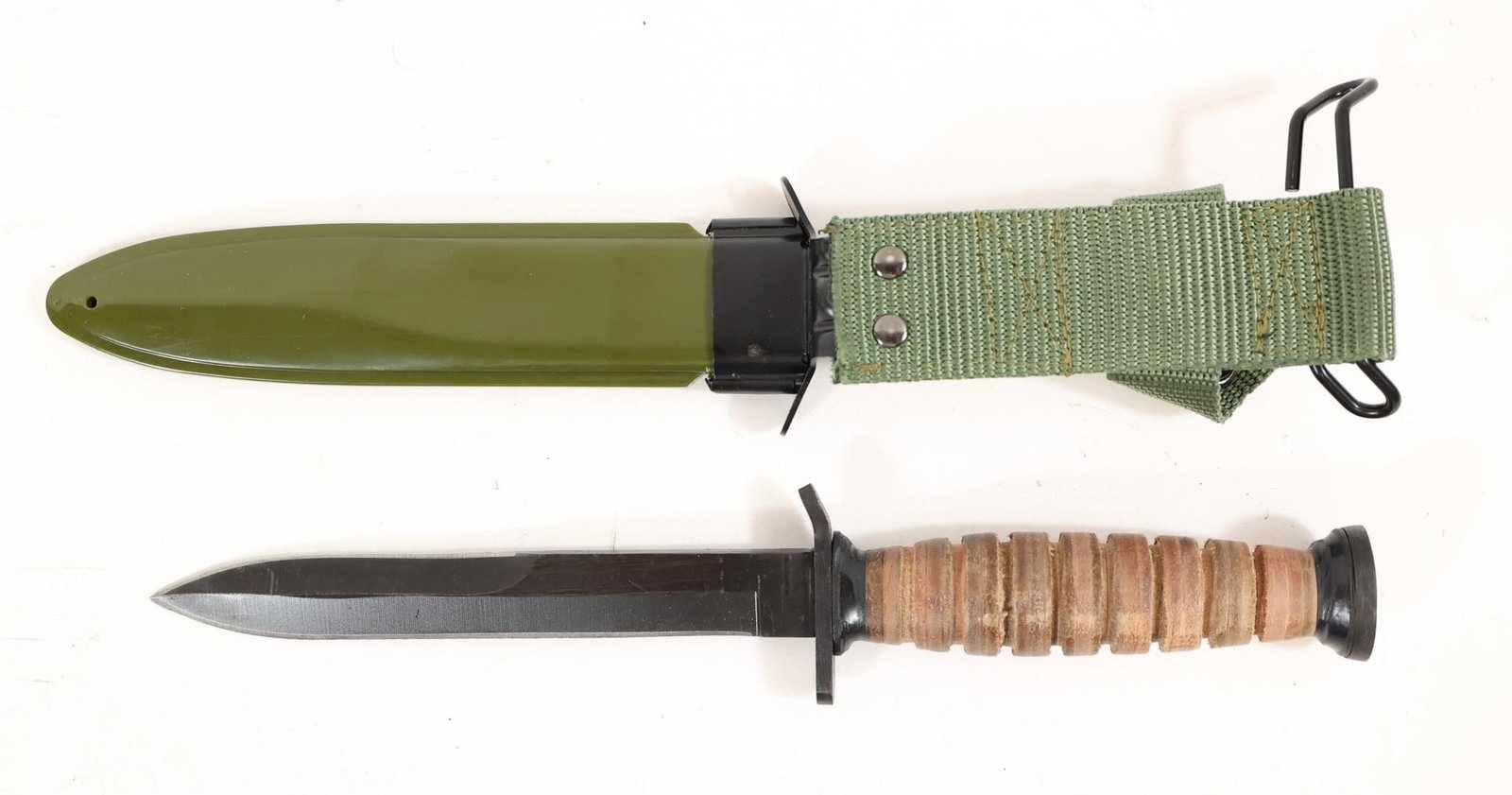 Rite Edge 12" Wwii M3 Trench Knife: This Rite Edge 12" Wwii M3 Trench Knife (sz211133) Features A 12-inch Combat-style Blade Built For Durability And Reliable Performance. Its Stacked Leather Handle Provides A Secure Grip, While The
