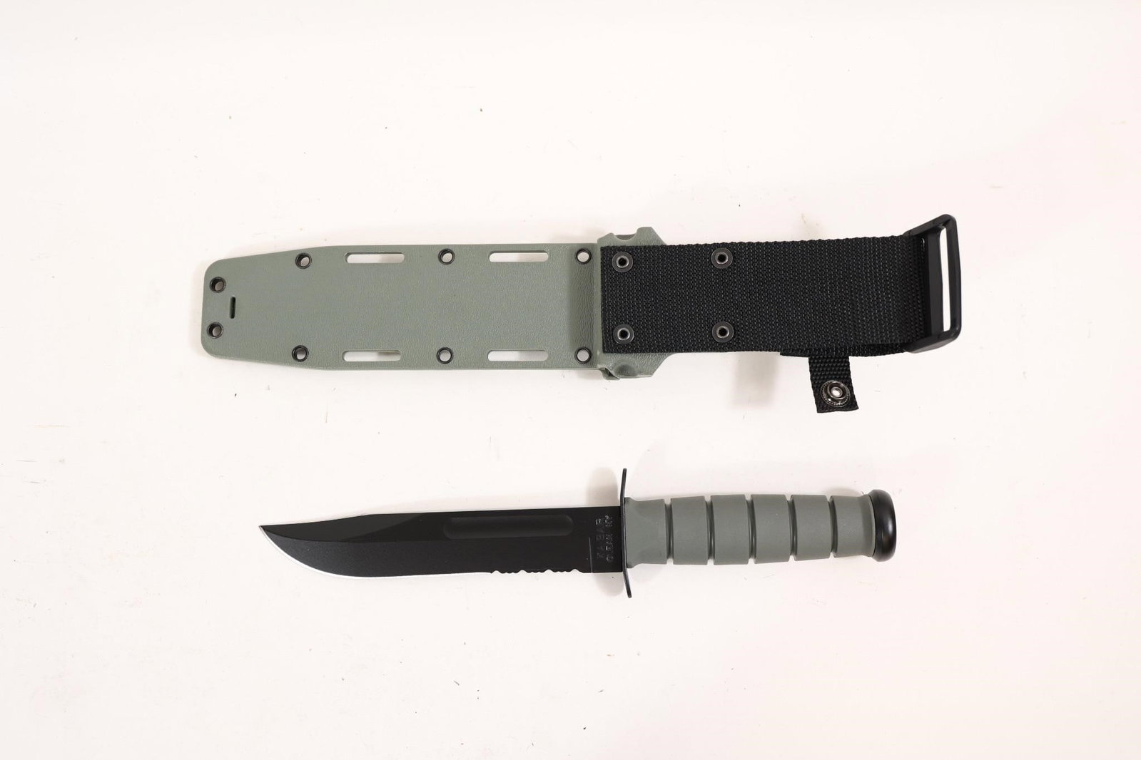 Ka-bar 5011 Foliage Green Fighting/utility Knife: This Ka-bar 5011 Foliage Green Fighting/utility Knife Combines Proven Form And Function For Demanding Tasks. The Clip Point Fixed Blade Measures 7-inch And Uses 1095 Cro-van Steel Heat Treated To An H