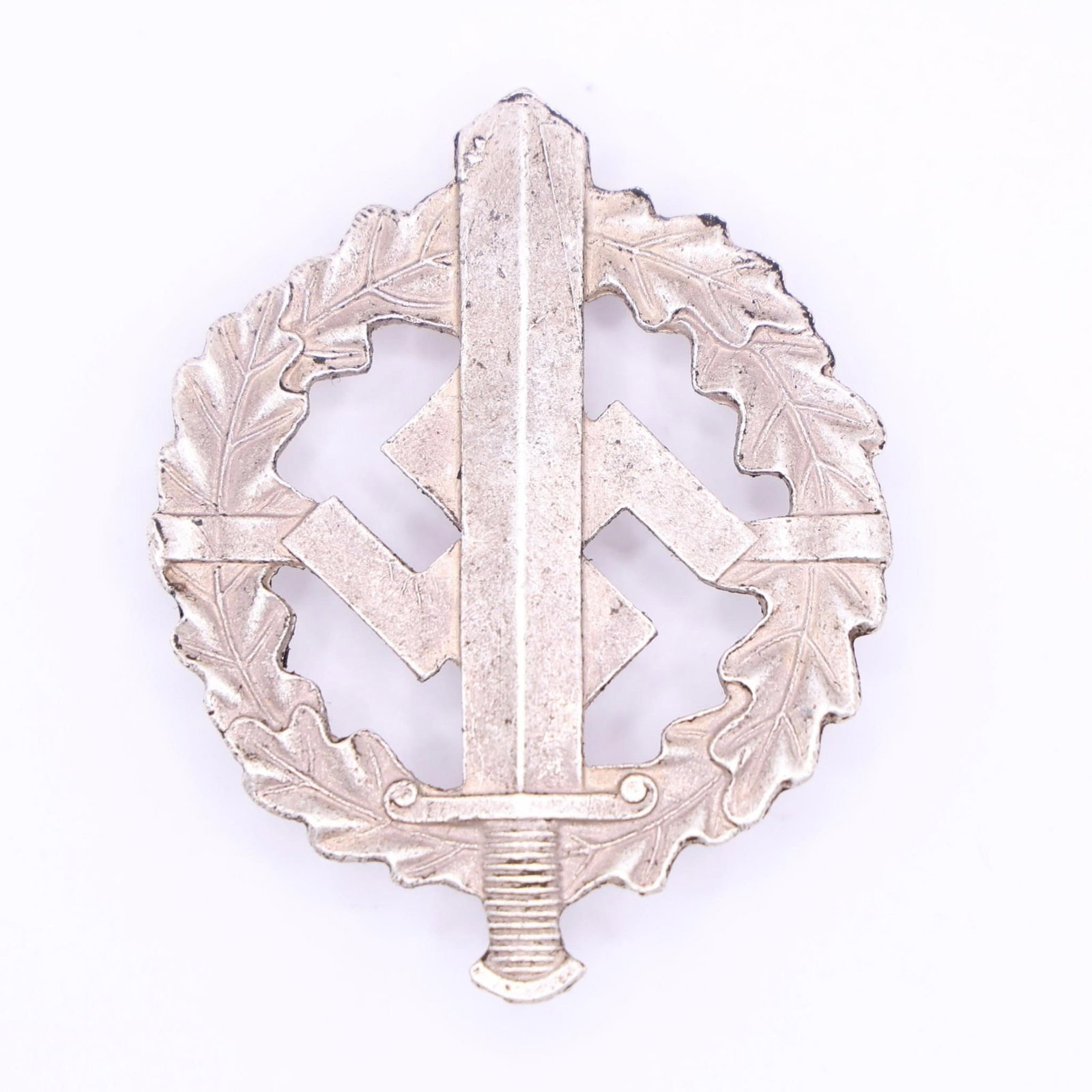 German NSDAP SA/SS Sports Badge in Bronze: Die-struck, magnetic sheet-metal badge with bronze wash finish. Circular oak-leaf wreath enclosing an upward-pointing Roman broadsword superimposed over a canted swastika. Detailing includes veined oa