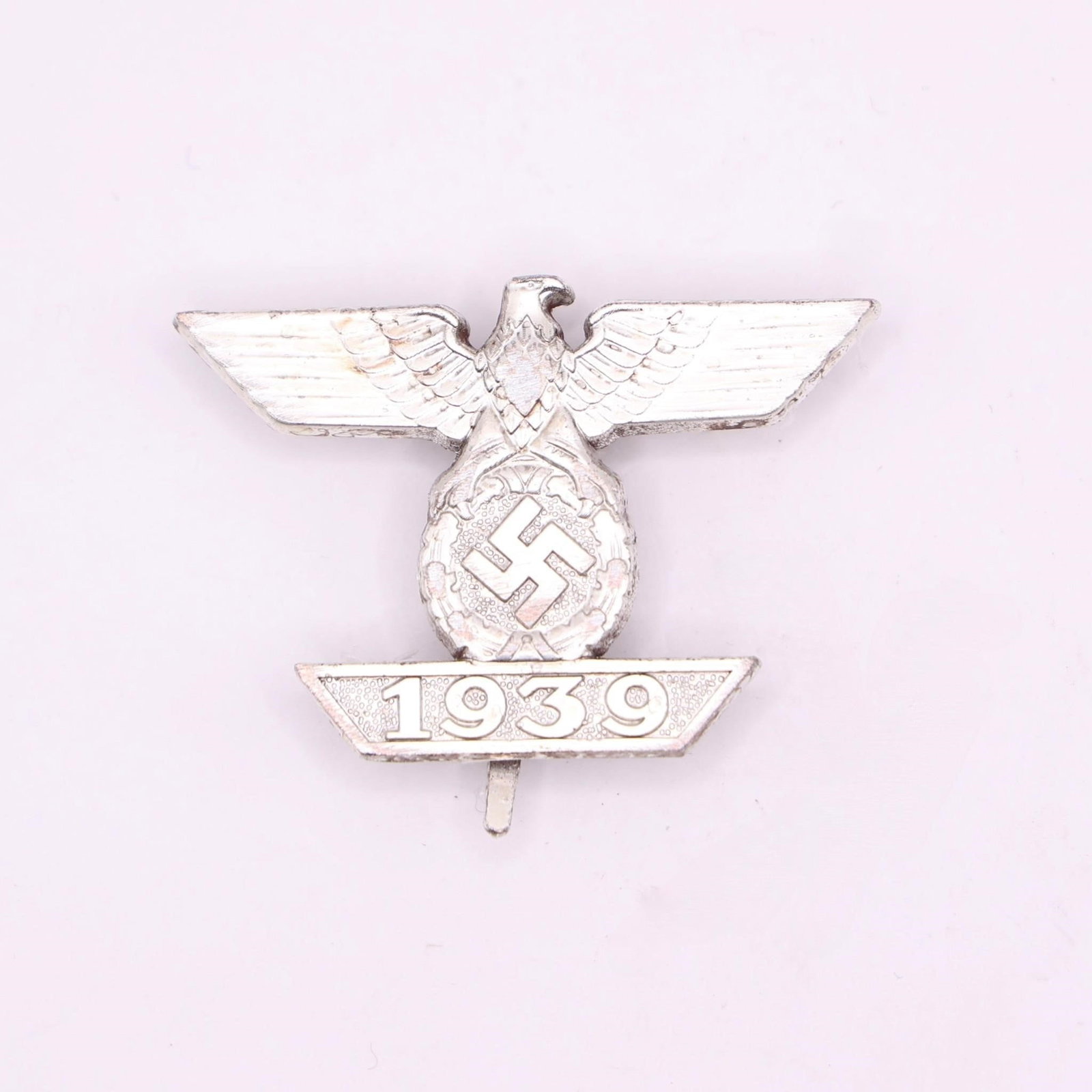 1939 Iron Cross 1st Class Clasp - Wehrmacht: The 1939 Clasp to the Iron Cross 1st Class was reintroduced on 1 September 1939 for holders of the 1914 Iron Cross who again earned the decoration during World War II, marking a repeat award for brave