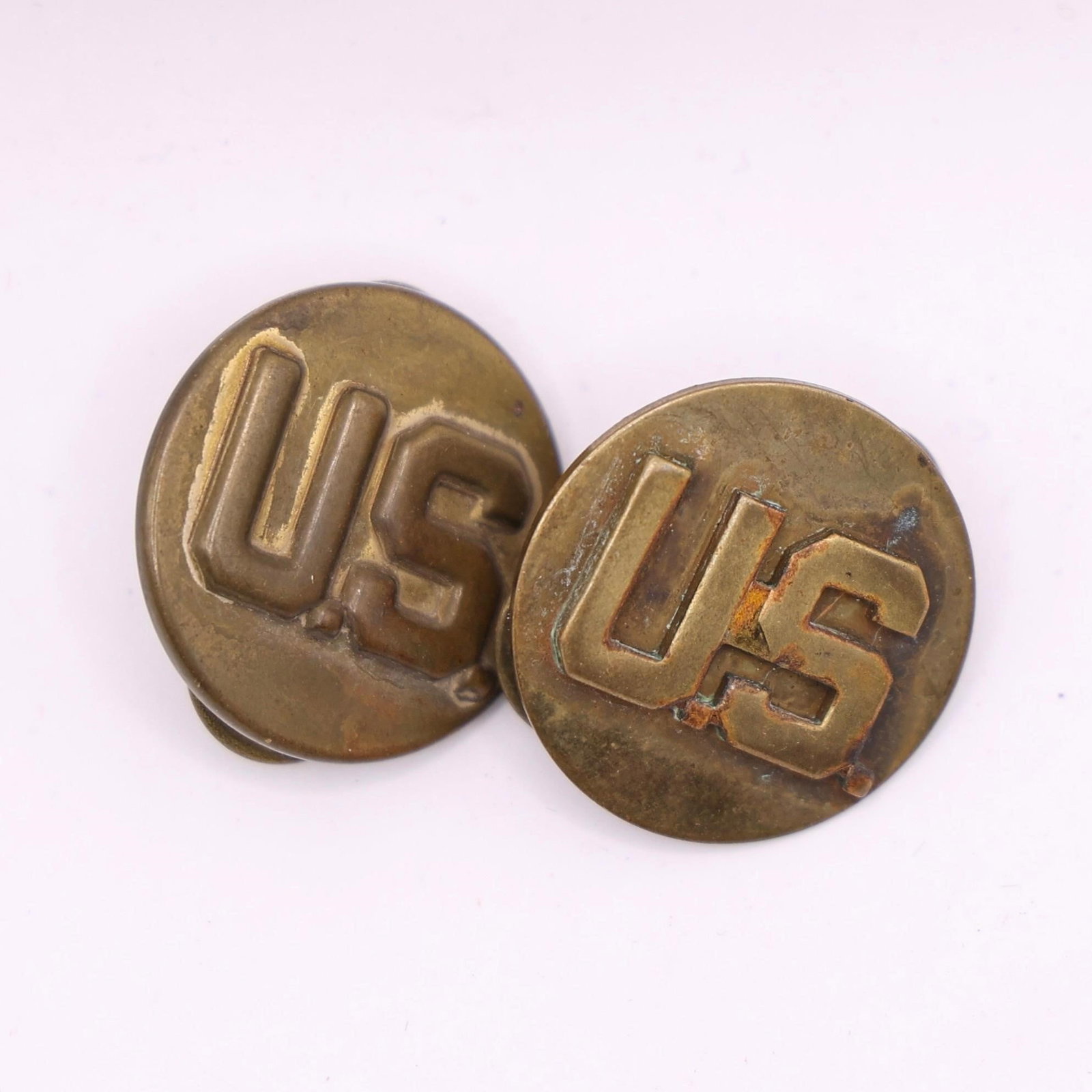 WWII Vintage US Army Collar Insignia: These are vintage US Army enlisted man's US collar insignia, from the World War II era. Type: Military uniform collar brass. Designation: The US insignia was worn on the right side of the collar,