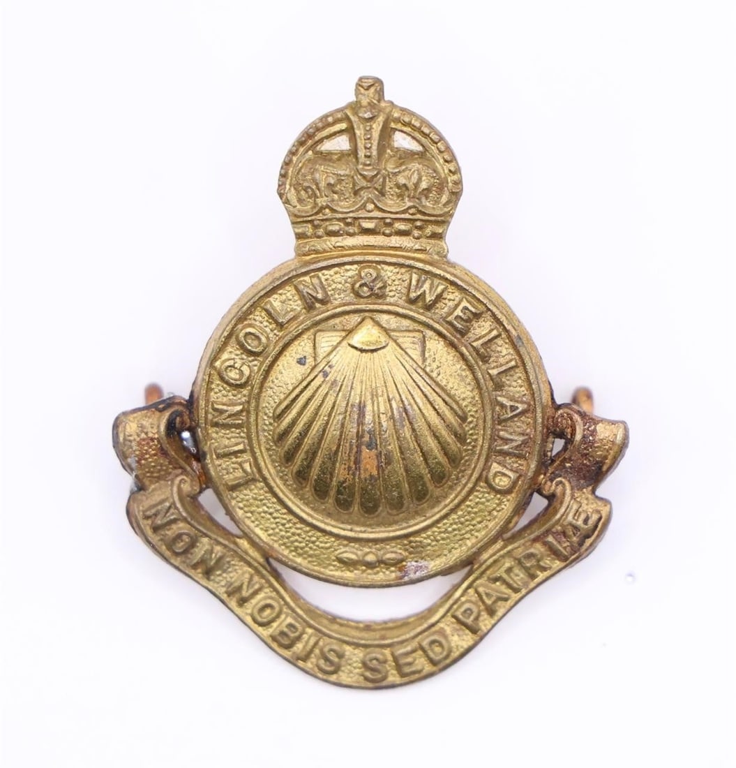 WWII Canadian & Sutherland Cap Badge: WW2 Canadian Army Regiment Cap Badge for sale. In good condition. Please see our other items for more original WW1, WW2 & post war British military cap badges for sale including other Canadian Army