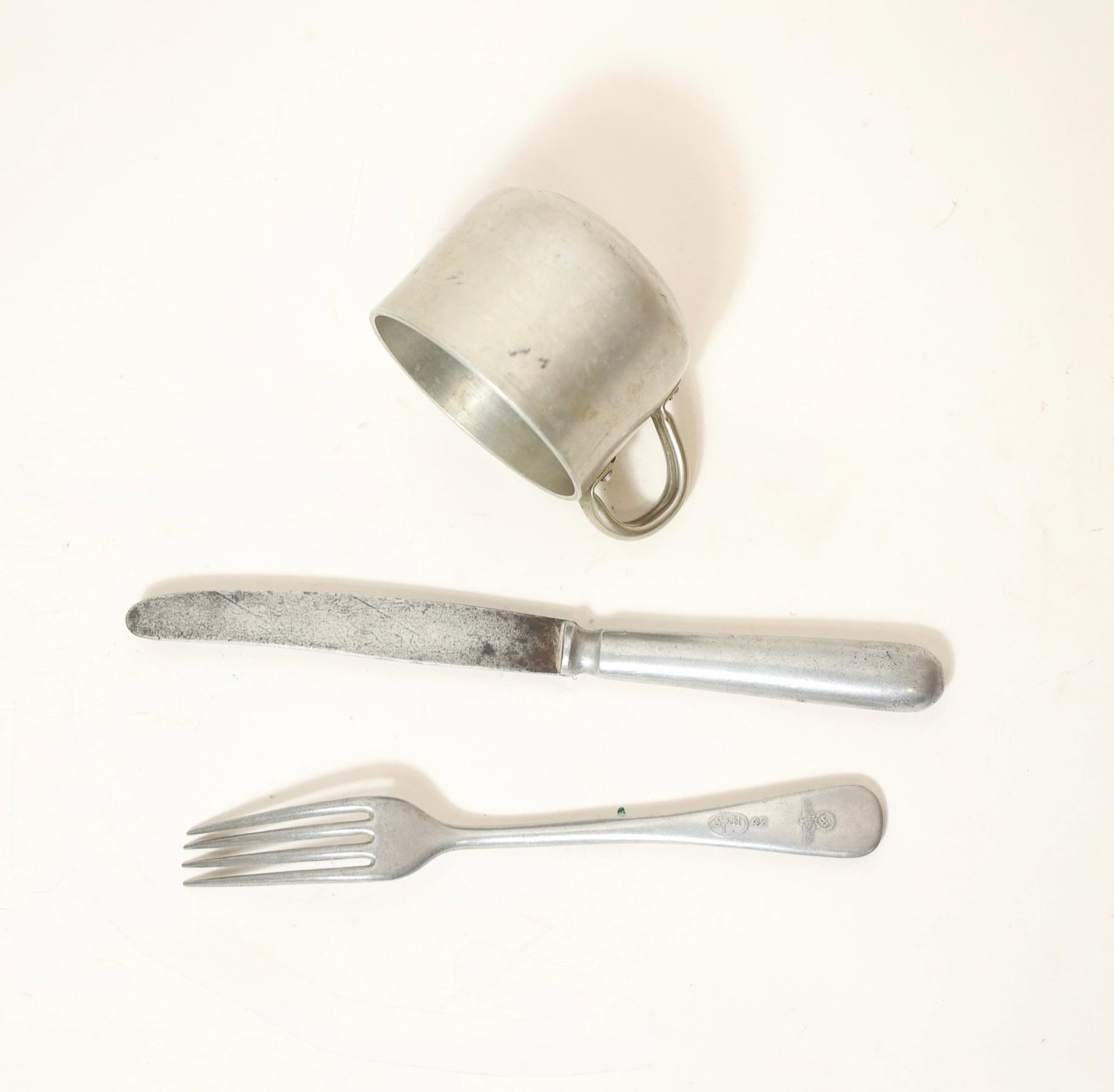 WWII German Wehrmacht Mess Kit Set: escription: Original WWII German Wehrmacht mess kit utensils set, including fork, knife, and cup. Period military issue, good condition, authentic collector's item.