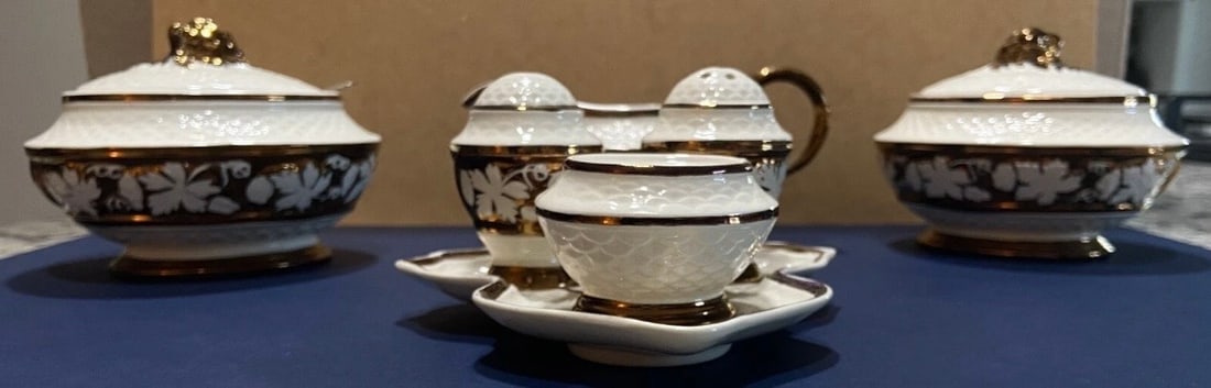 Vintage (1940s) 10-Piece Wade Hand-Painted Ivory w/24k Gold Creamer, S&P Shaker. - 2