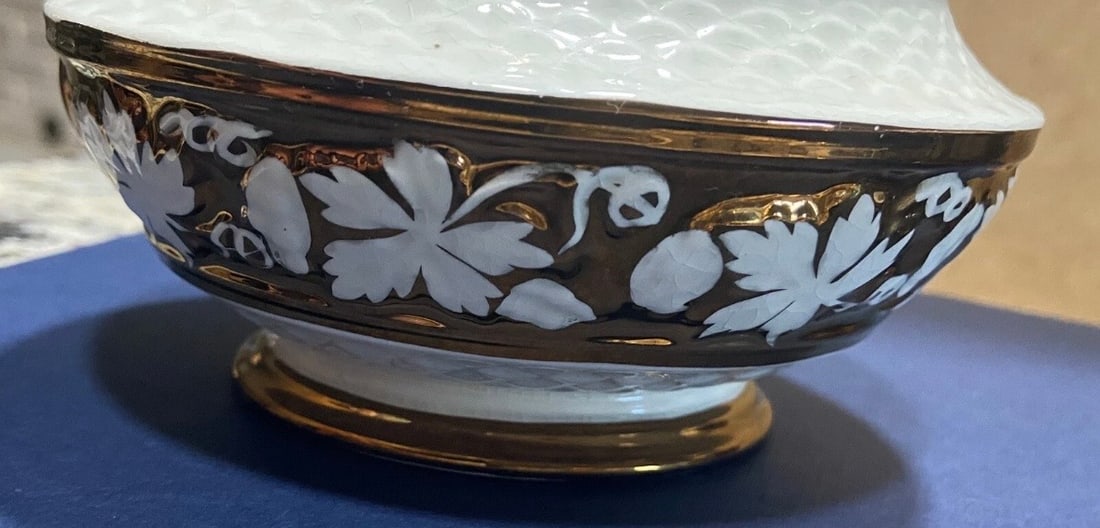 Vintage (1940s) 10-Piece Wade Hand-Painted Ivory w/24k Gold Creamer, S&P Shaker. - 6