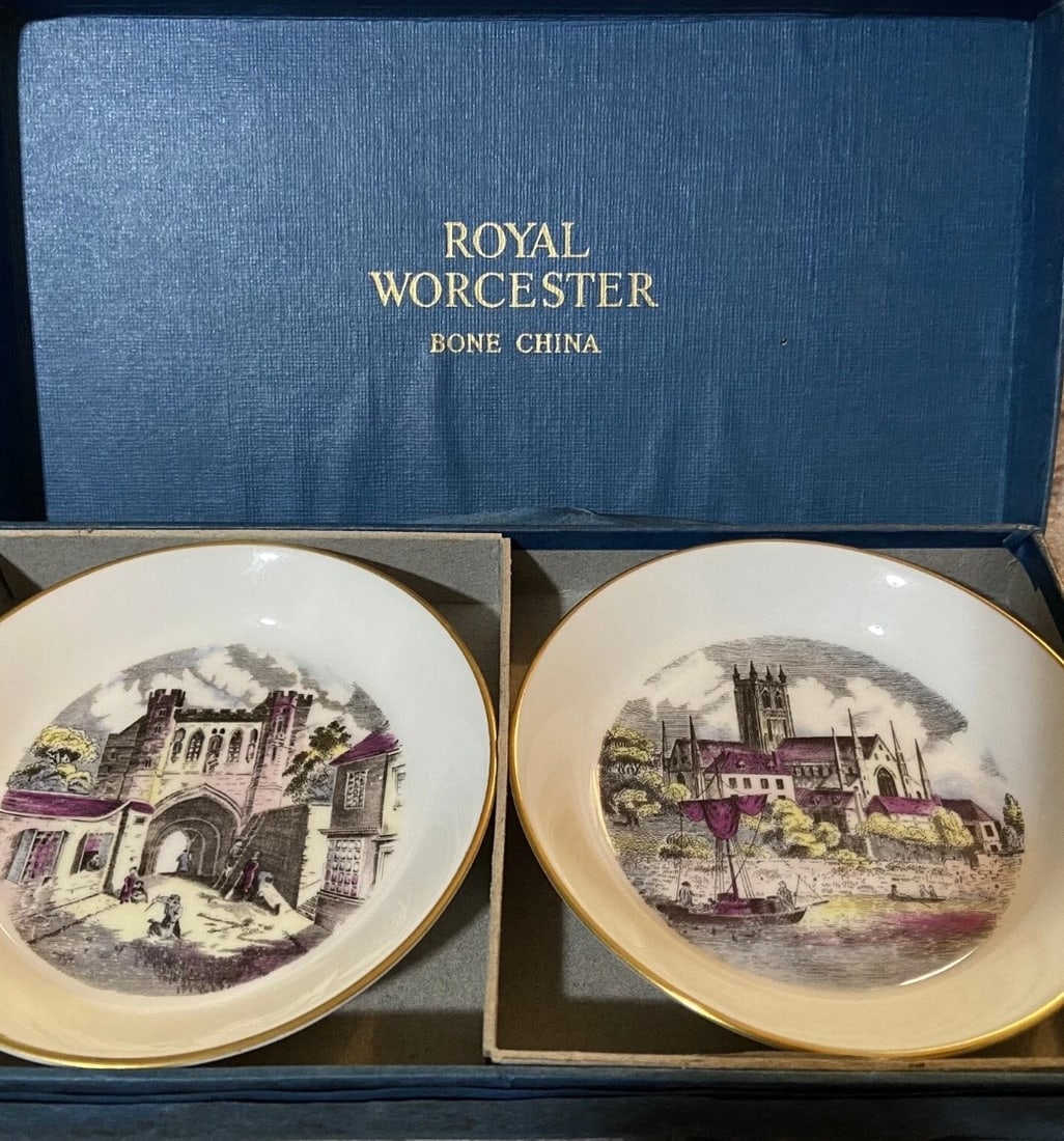 Vintage Royal Worcester Boxed Porcelain Trinket Trays (Stamped) - w/Gold Trim: A nice boxed set of two Royal Worcester Porcelain Trinket Trays (Stamped) of Fine Bone China w/Gold TrimVintage (ca. 1967) - Made in EnglandDepiction on Trinket Trays:- Worcester Cathedral- Edgar