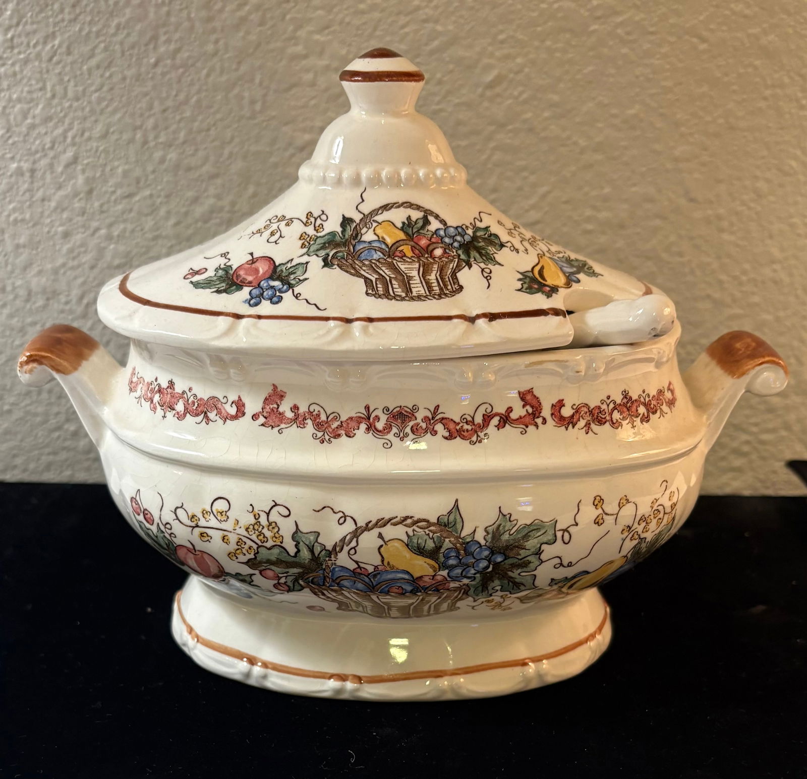 Vintage (1950s) Japanese Soup Tureen w/Lid & Ladle: This lot features a vintage (1950s) porcelain hand-painted soup tureen. The design is a rustic harvest motif with hand-painted fruit baskets, grapes, apples, and decorative scrolling bands.