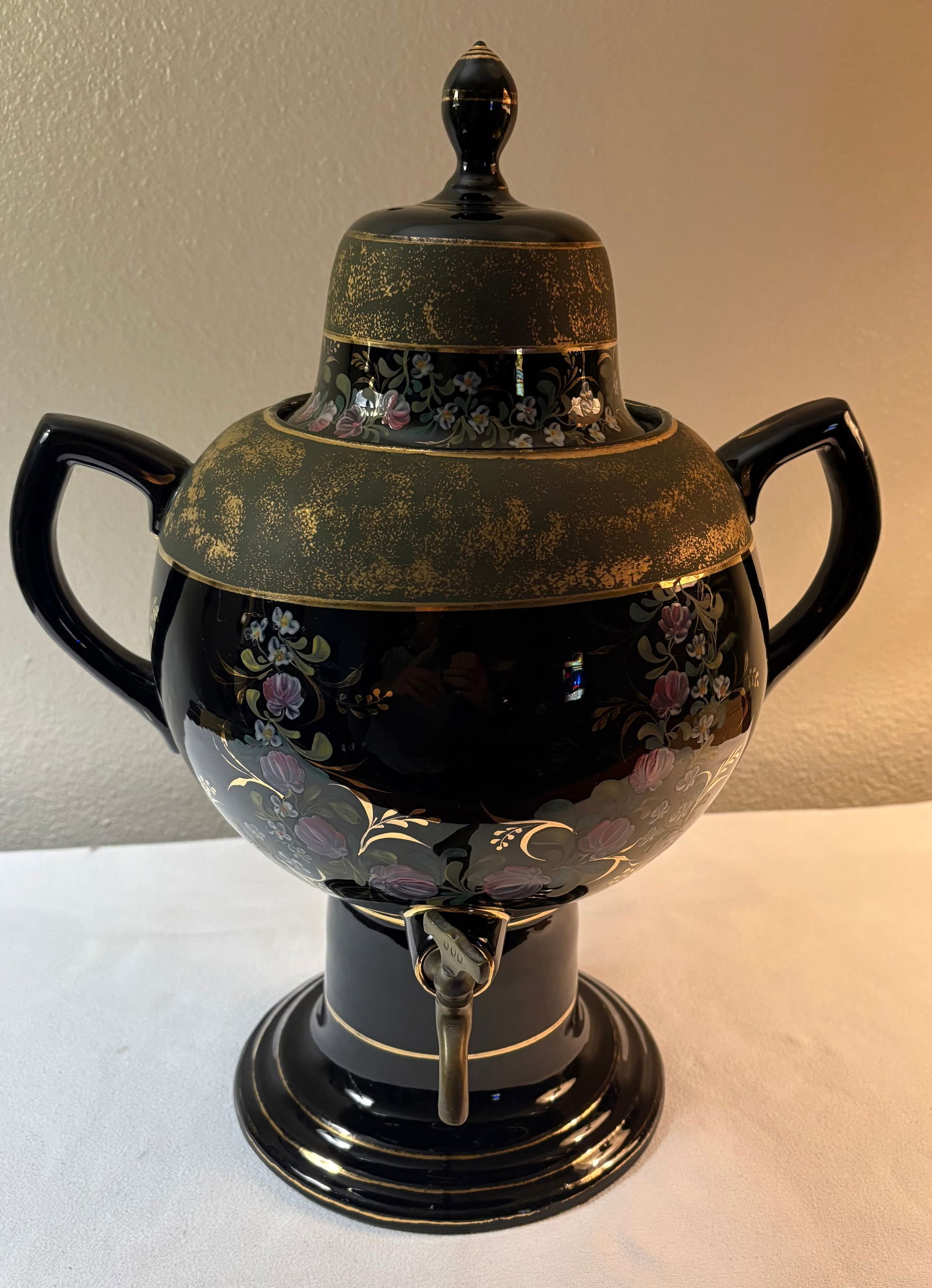 Antique (ca. 1880s) British Victorian Samovar (Tea Urn): This lot features an antique Victorian era Jackfield ceramic tea urn (or samovar). The tea urn is hand-painted w/raised enamel floral decoration and gilt accents.Is equipped w/lid with a finial, two
